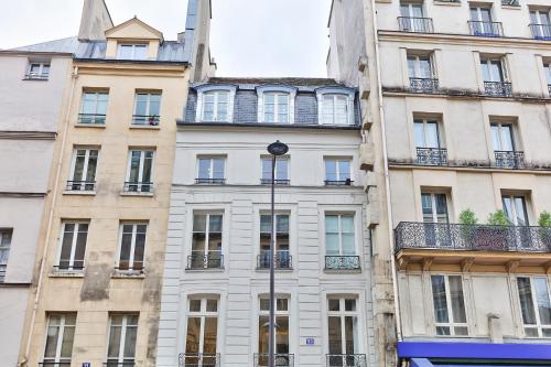 100 LUXURY 2 BEDROOM BEAUBOURG MARAIS