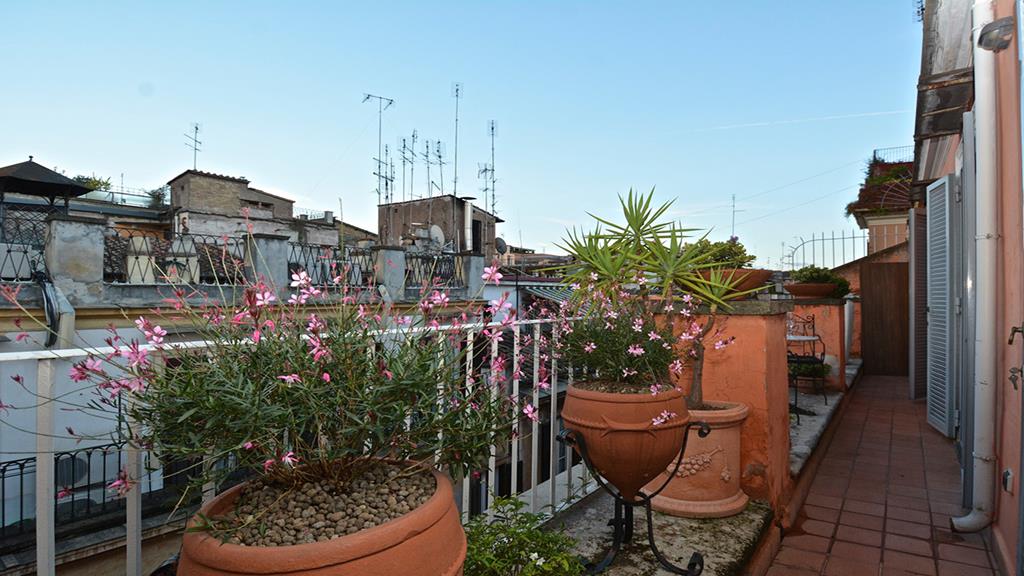 SPANISH STEPS CORNER