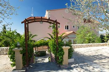 Nostos Studios & Apartments