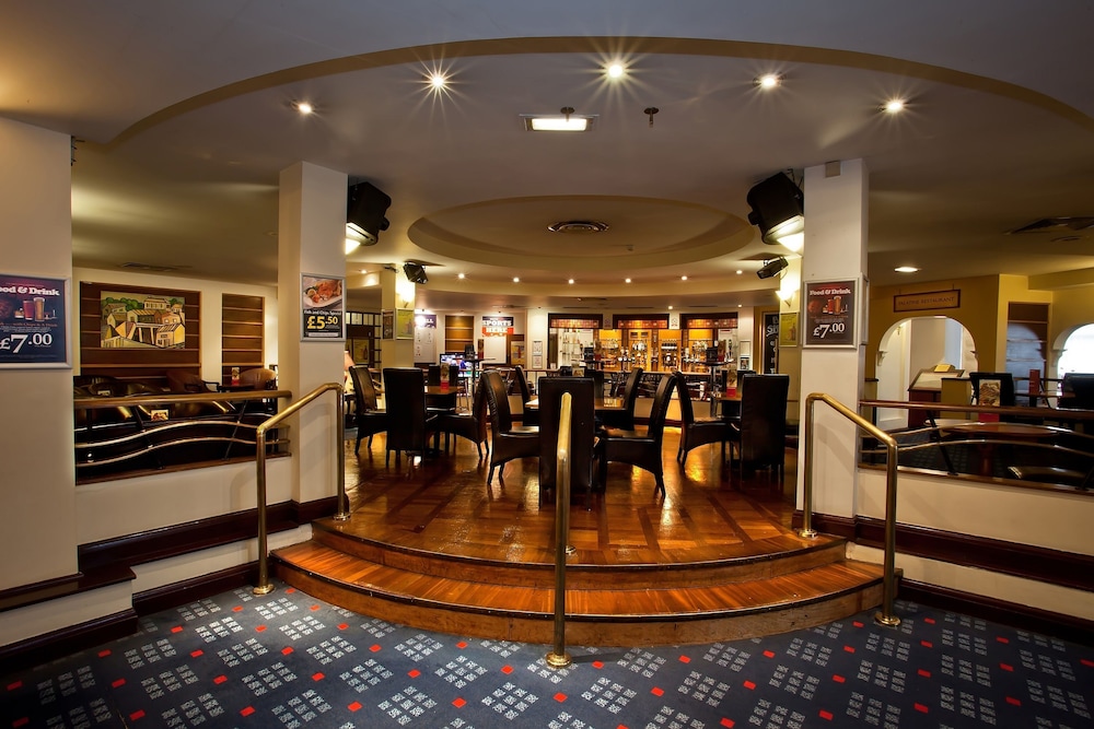 Airport Hotel Manchester - Featured Image