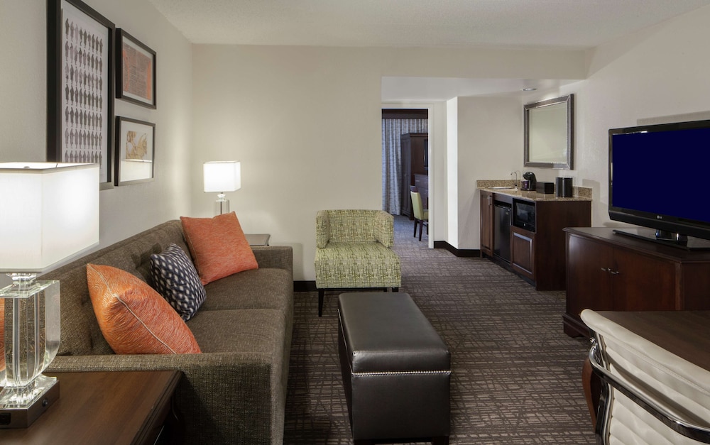 Embassy Suites by Hilton Philadelphia Airport