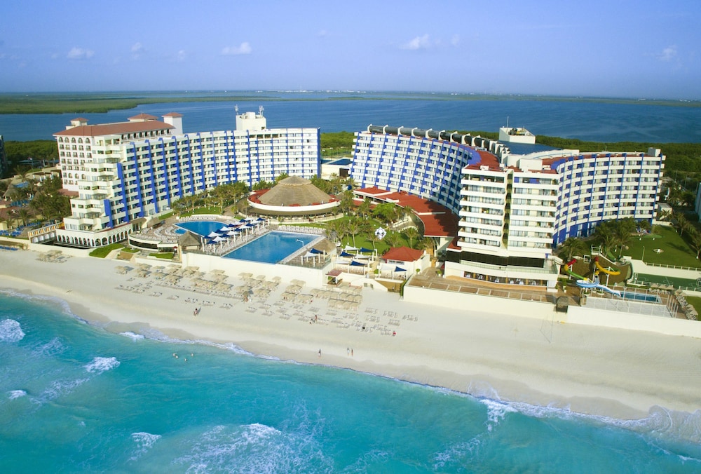 Crown Paradise Club Cancún