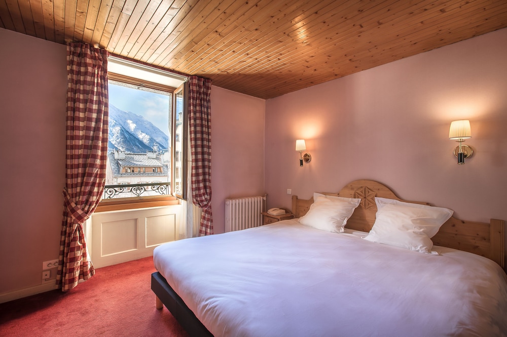 Hotel Croix Blanche - Featured Image