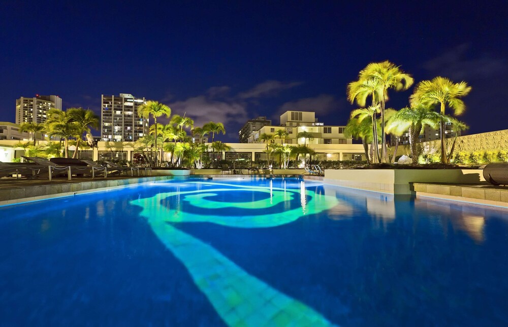 Hilton Waikiki Beach - Featured Image