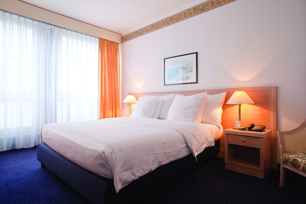 Hotel Drake Longchamp - Featured Image