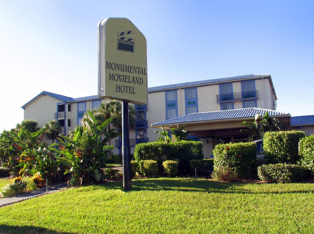 Monumental Movieland Hotel - Featured Image