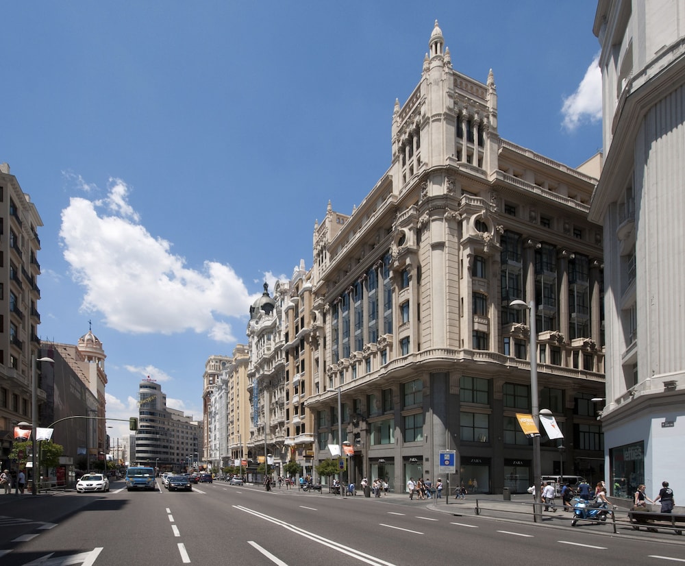 TRYP Madrid Cibeles Hotel - Featured Image