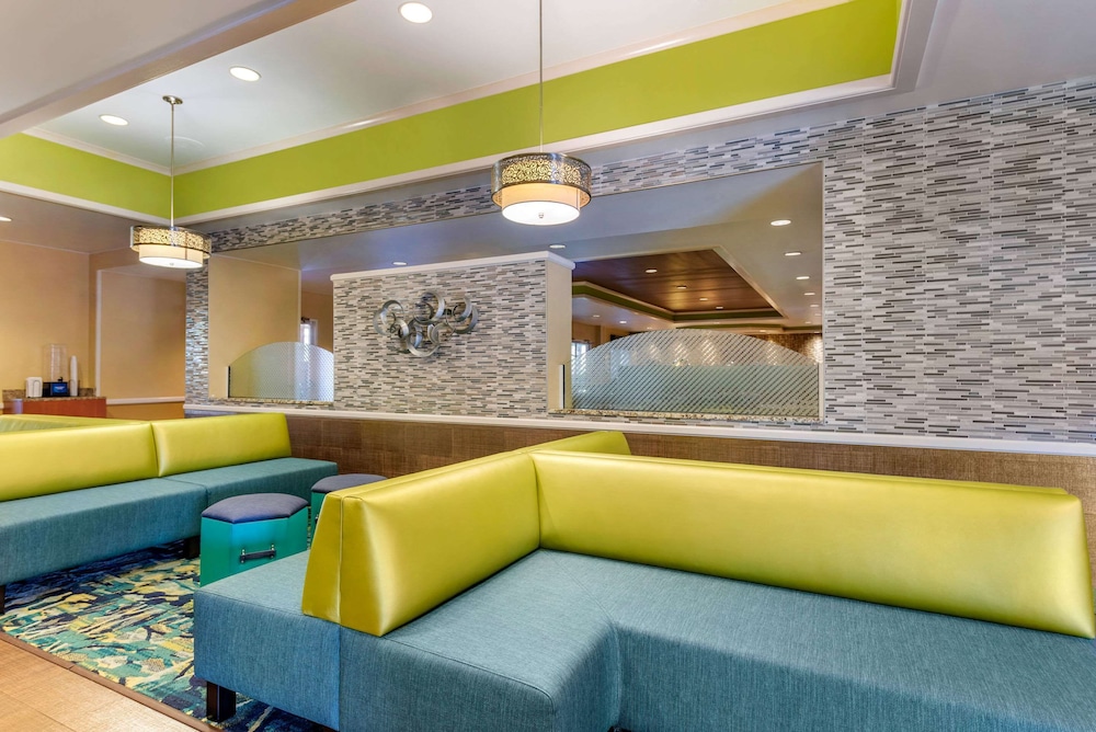 Comfort Inn & Suites Universal - Convention Center - Featured Image