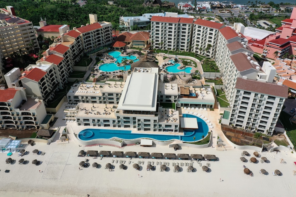 Emporio Hotel & Suites Cancún