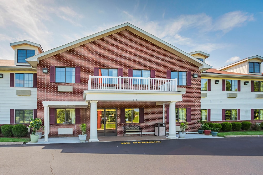 Econo Lodge Inn & Suites Ripley - Featured Image