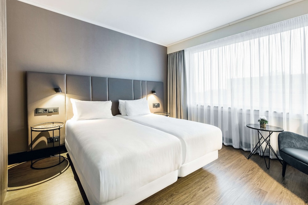 Hotel NH Brussels Airport - Featured Image