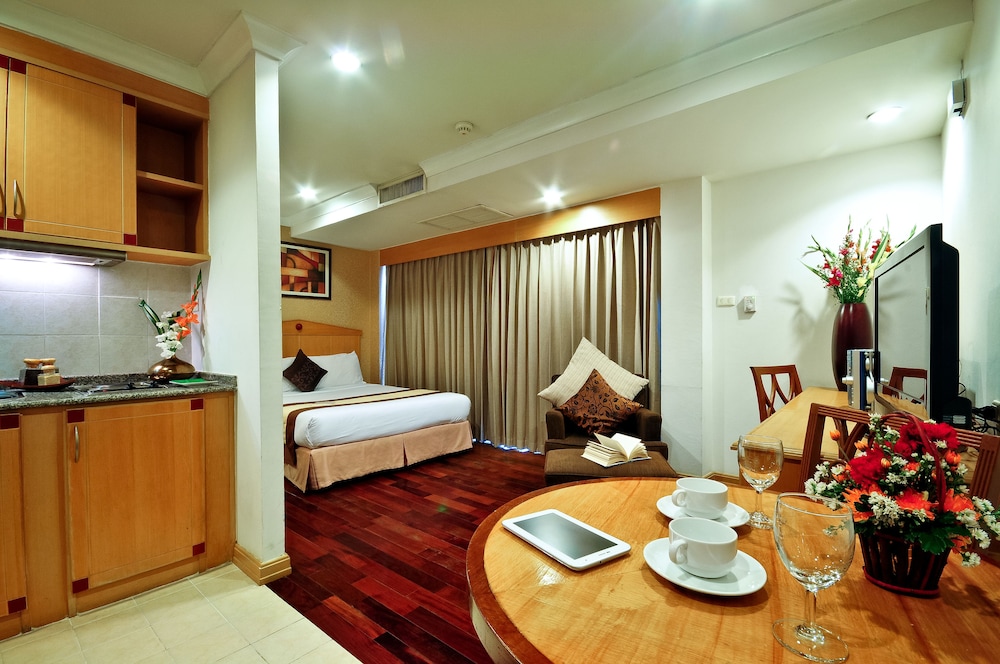 Hotel Admiral Suites Bangkok by Compass Hospitality 