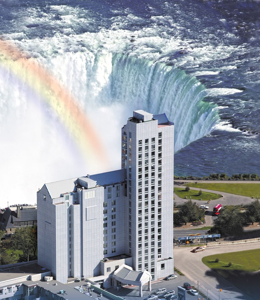 The Oakes Overlooking the Falls