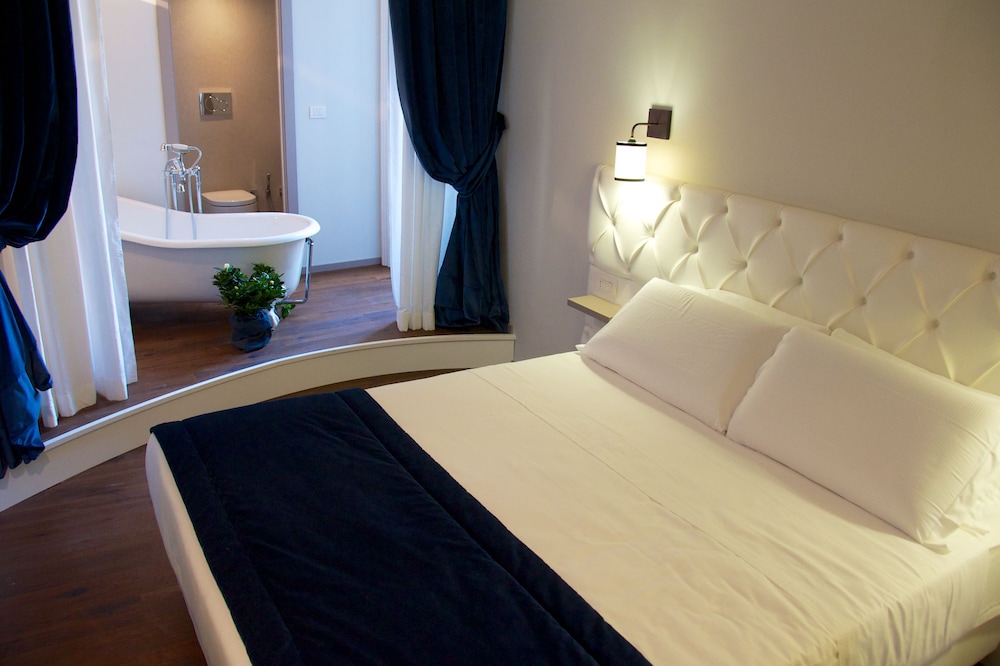 Piazza Farnese Luxury Suites