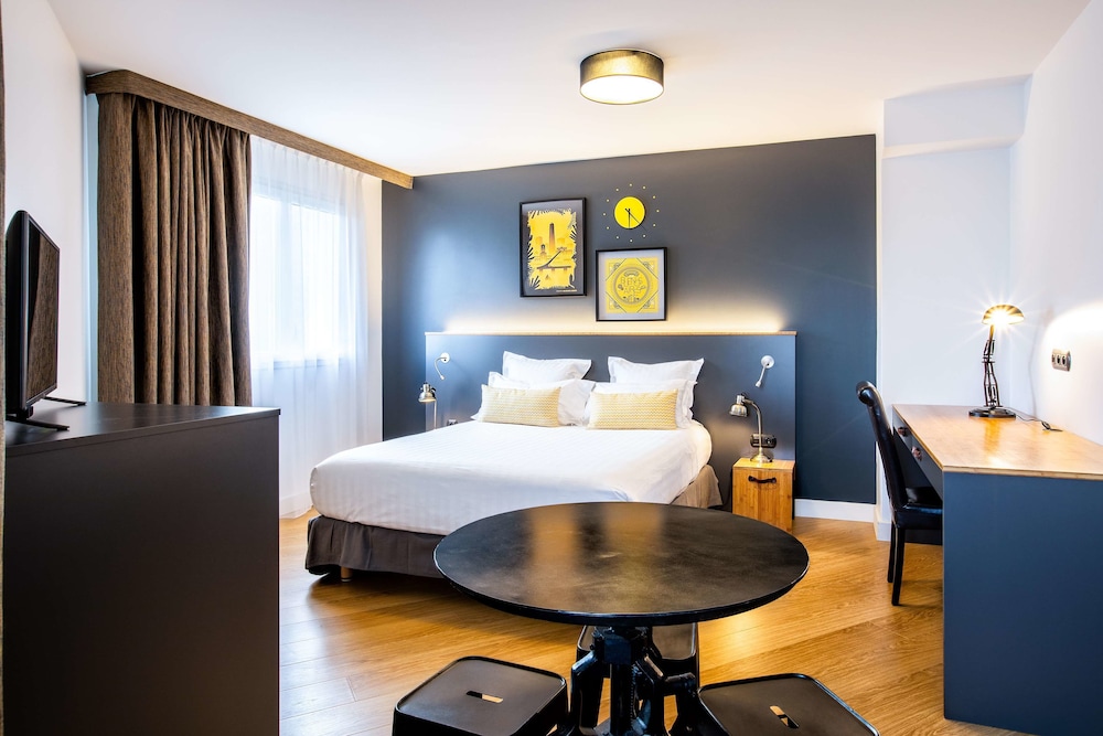 Best Western Plus Hotel Suitcase Paris - La Defense