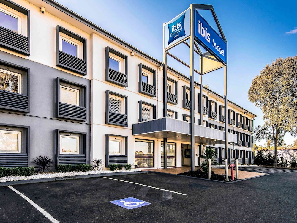 ibis budget Campbelltown - Featured Image