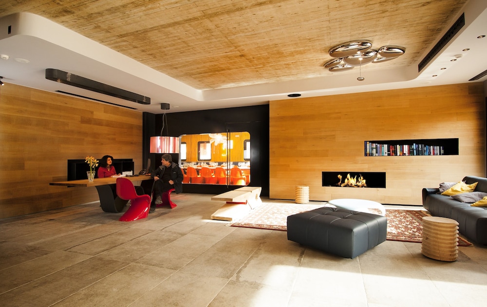 Essence Contemporary Living Hotel - Lobby