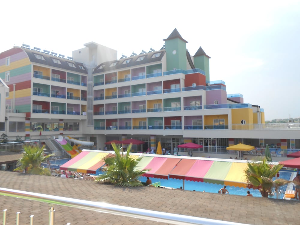 Blue Paradise Hotel & Spa - Featured Image