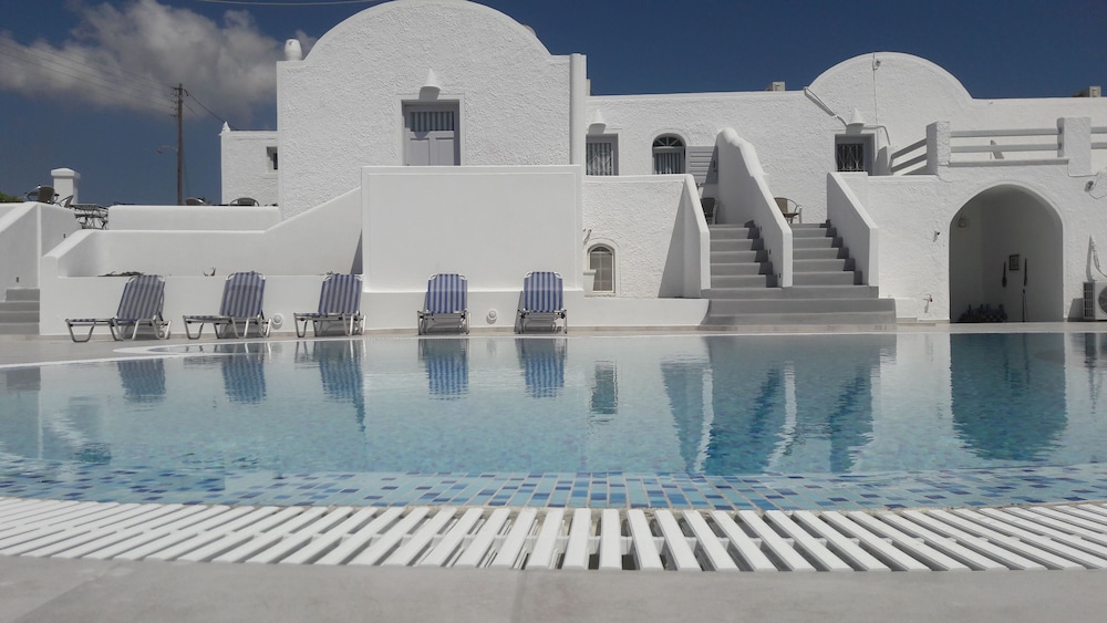Villa Iliovasilema Santorini - Featured Image