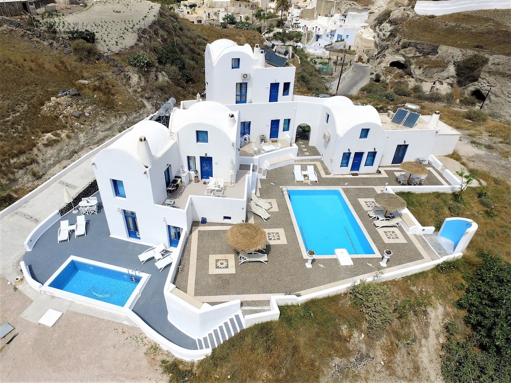 Santorini Traditional Suites - Featured Image