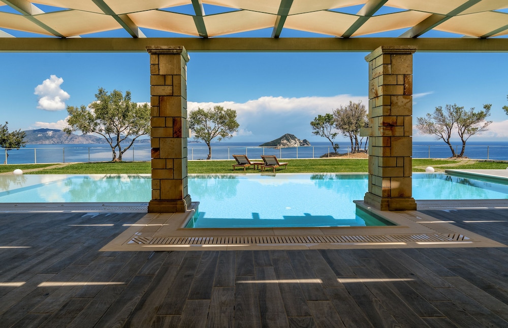 Artina Luxury Villa - Featured Image