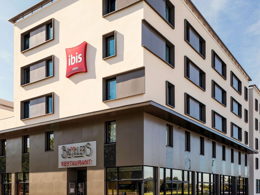Hotel Hôtel ibis Saint-Quentin-en-Yvelines Vélodrome