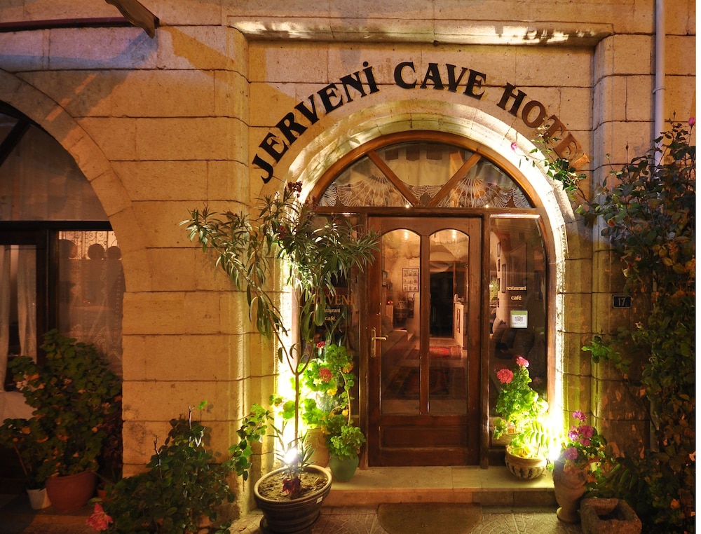 Jerveni Cave Hotel - Featured Image