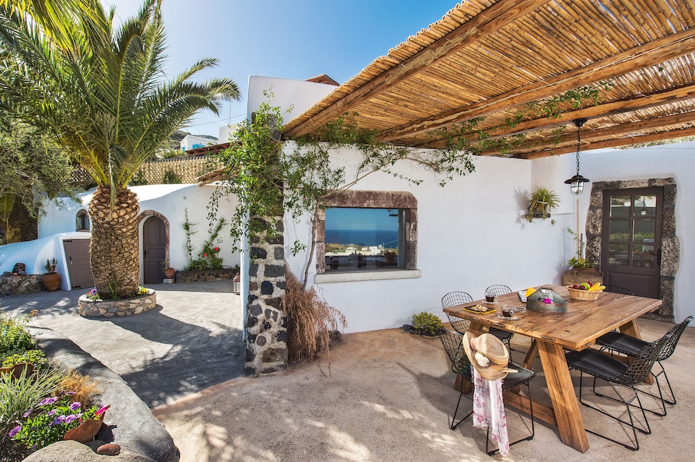 Old Vourvoulos Houses