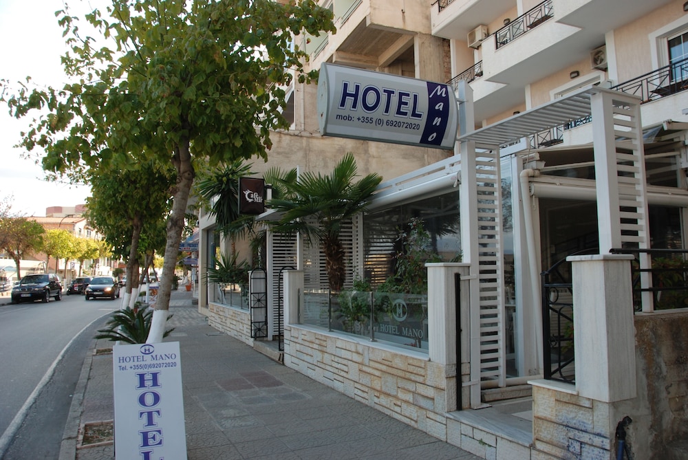 Hotel Mano - Featured Image