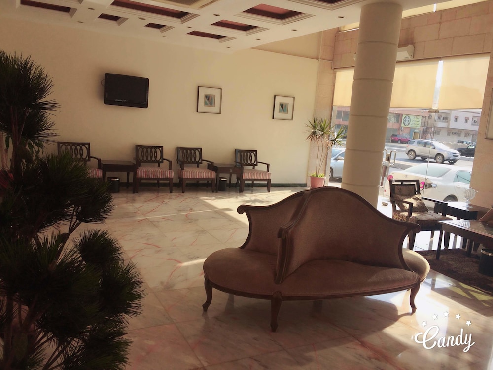 Delmon Hotel Suites - Lobby Sitting Area