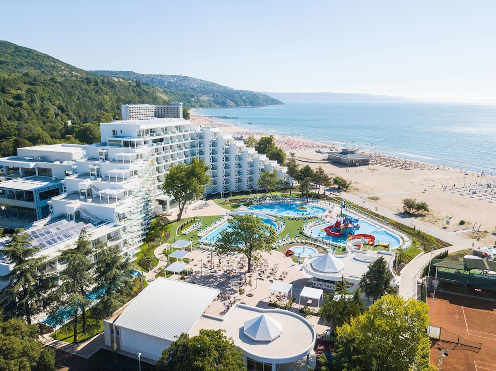 Maritim Hotel Paradise Blue Albena - Featured Image
