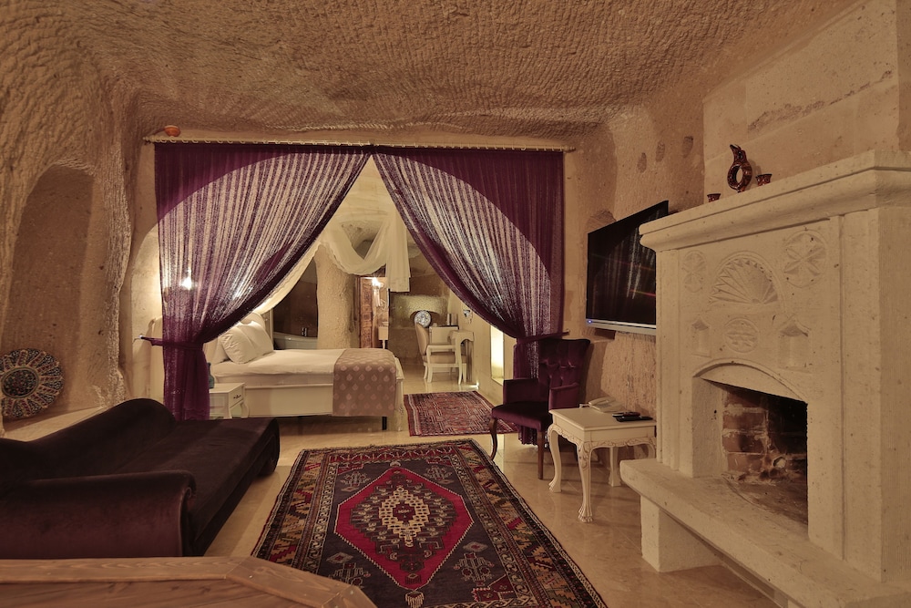 Elit Cave Suites - Featured Image