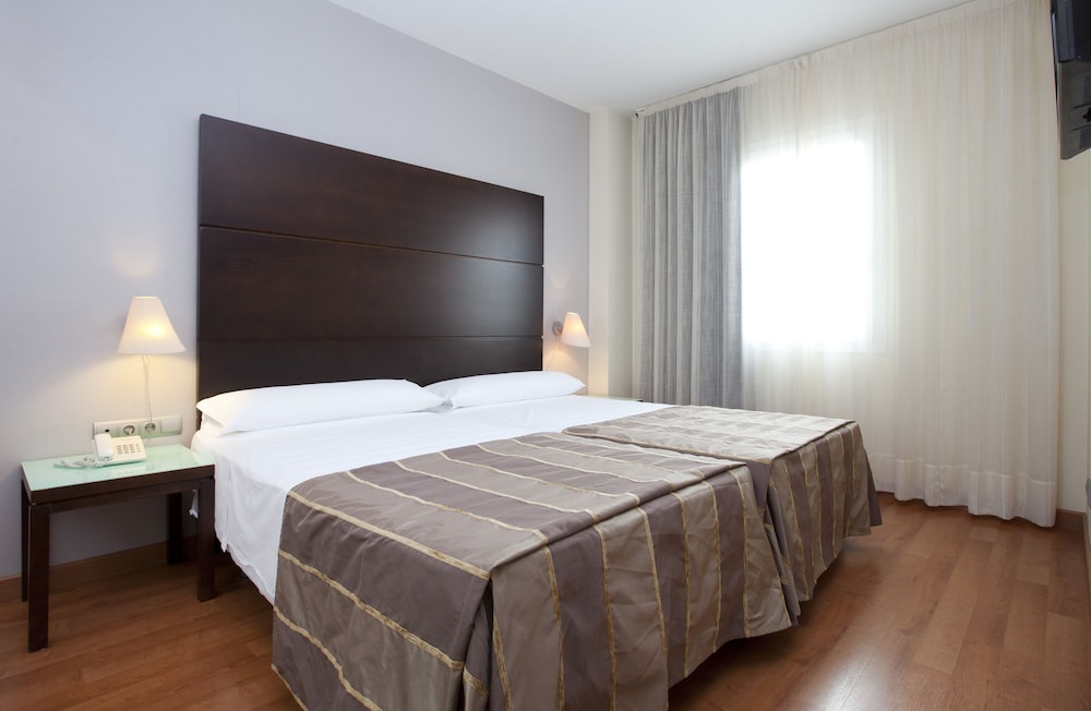 Hotel Vértice Sevilla Aljarafe - Featured Image