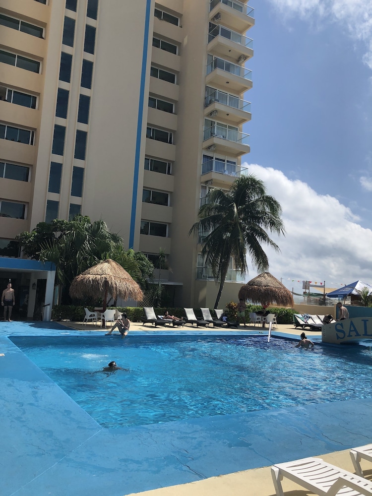 Hotel & Condominios Salvia Cancún