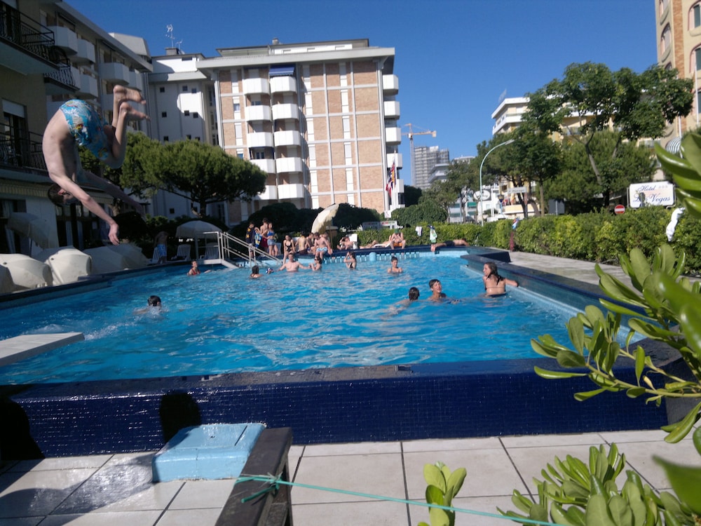 Hotel Amalfi - Featured Image