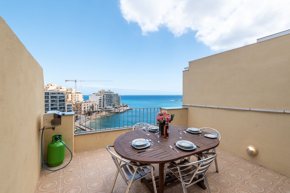 Spinola Bay Apartment - Featured Image