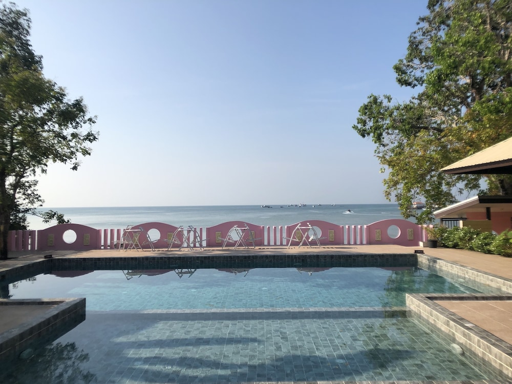 Anyavee Nam Mao Beach Resort