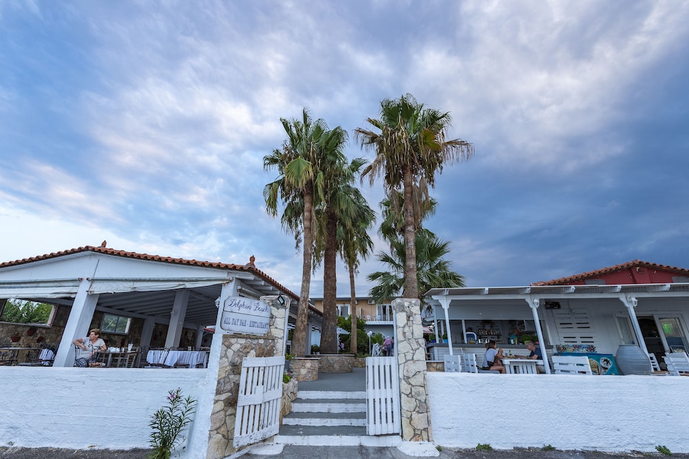 Agamemnon Beach Hotel - Featured Image