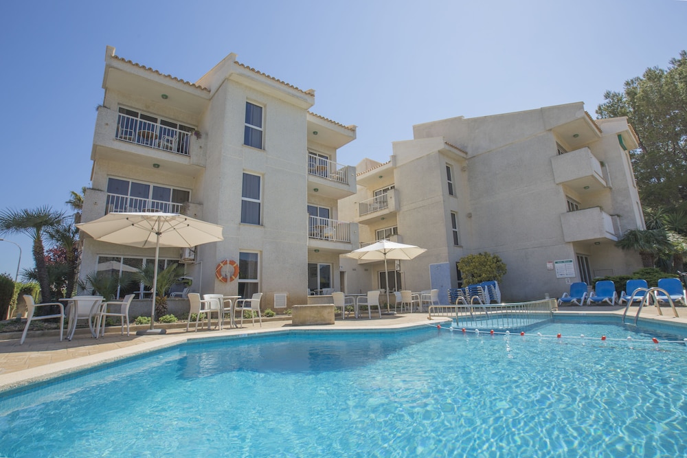 Apartamentos Massol - Featured Image