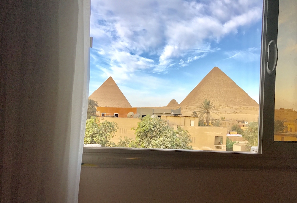 3 Pyramids View Inn - Featured Image
