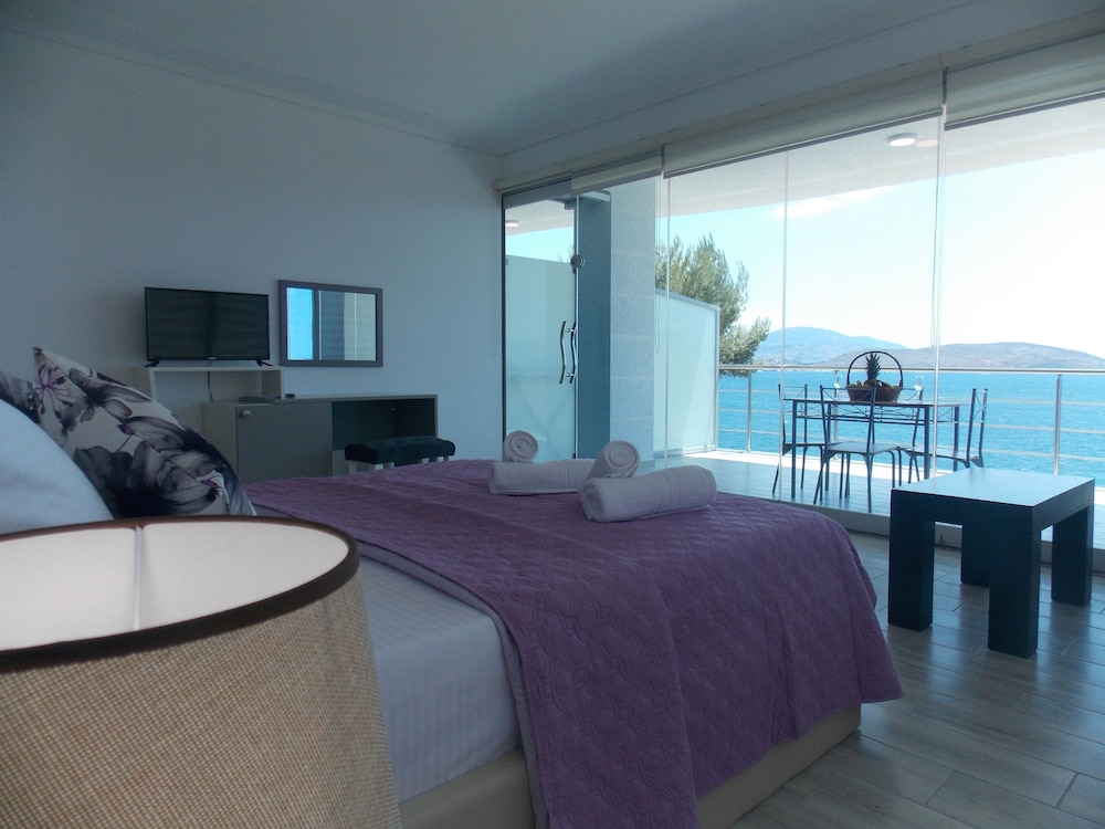 Oceanic Overview Suites