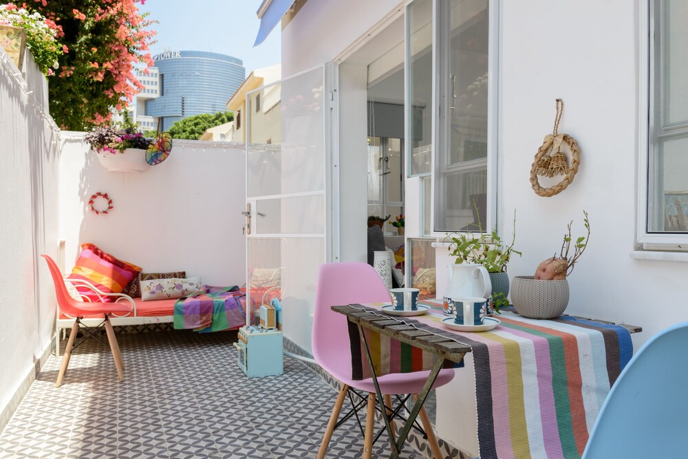 Gorgeous Neve Tsedek Apt Patio Parking