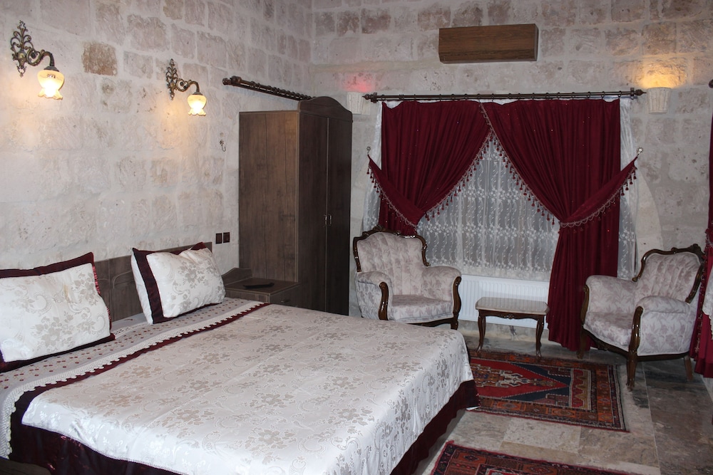 Dilek Tepesi Cave Hotel - Featured Image