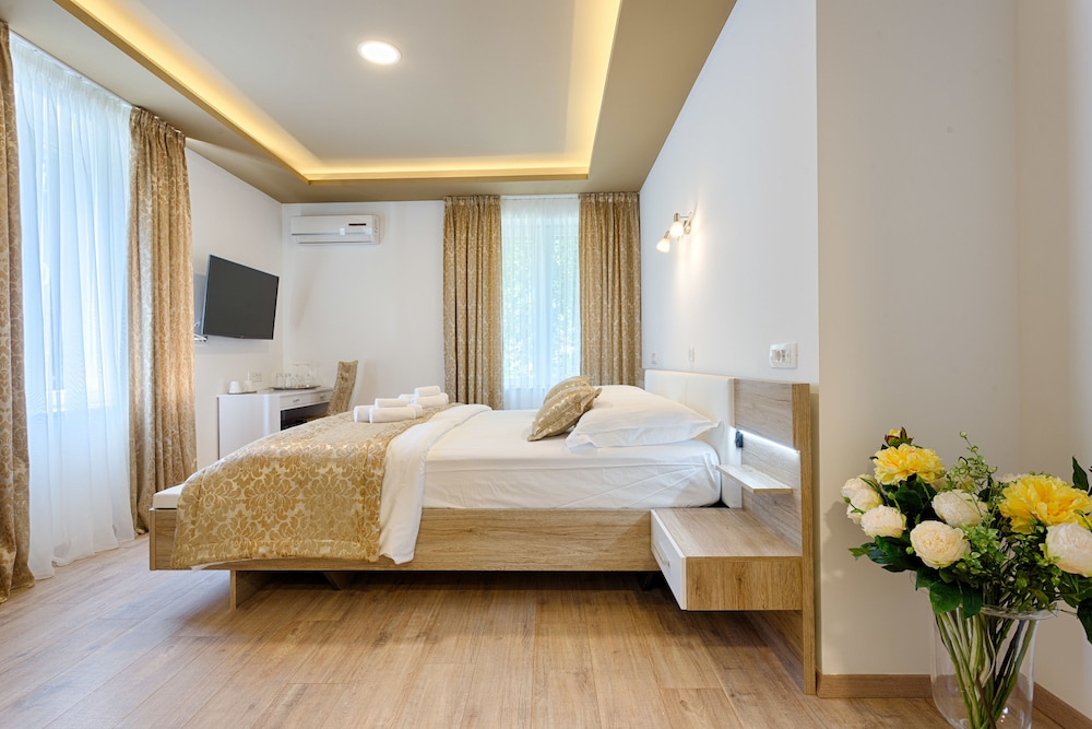 Luxury Rooms Floramye - Featured Image