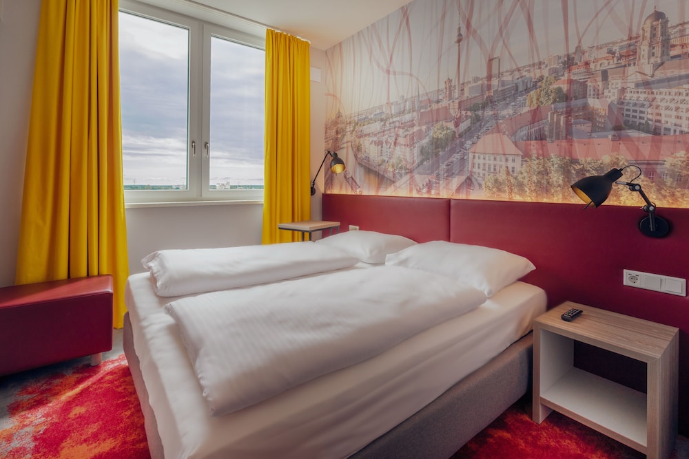 7 Days Premium Hotel Berlin-Schönefeld - Featured Image