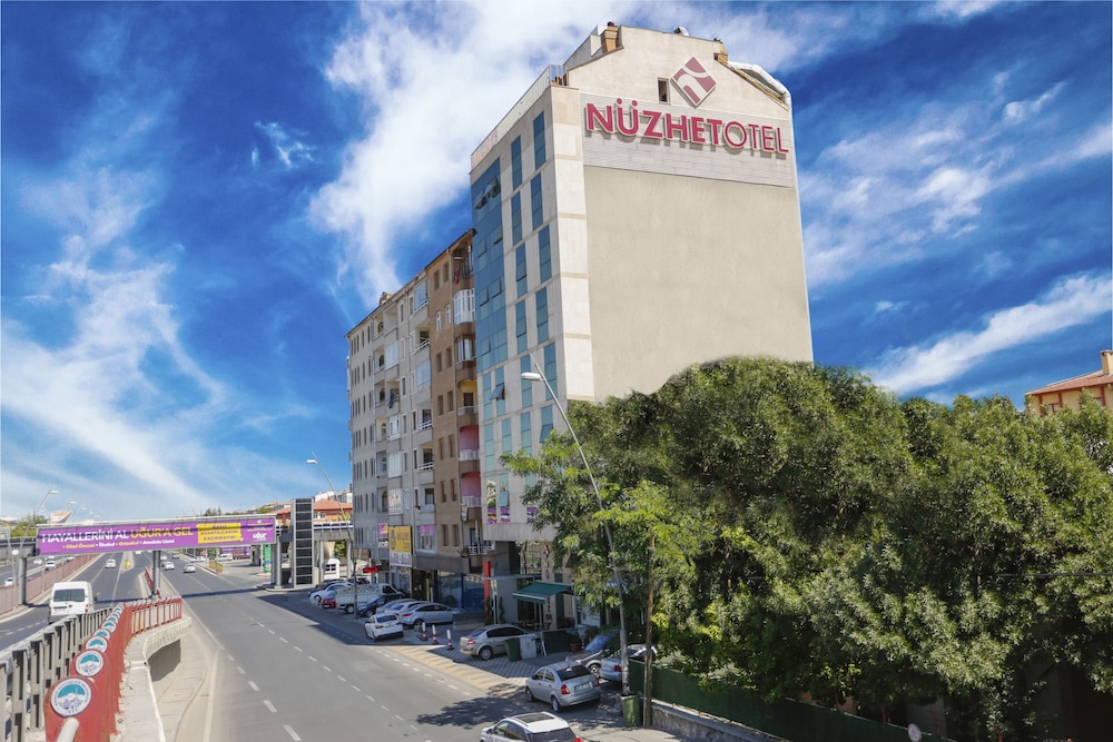 Nuezhet Hotel - Featured Image