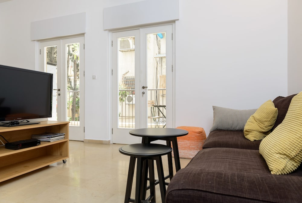 Diz 3 By TLV2rent - Featured Image