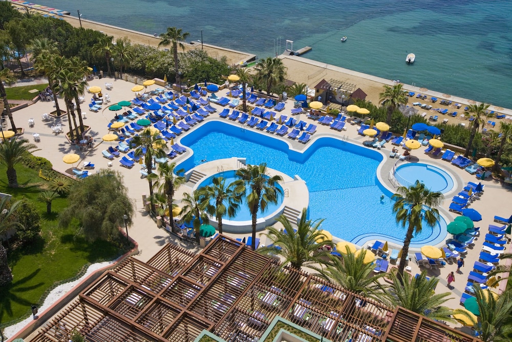 Fantasia Hotel De Luxe Kusadasi - Featured Image