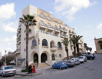 Gillieru Harbour Hotel