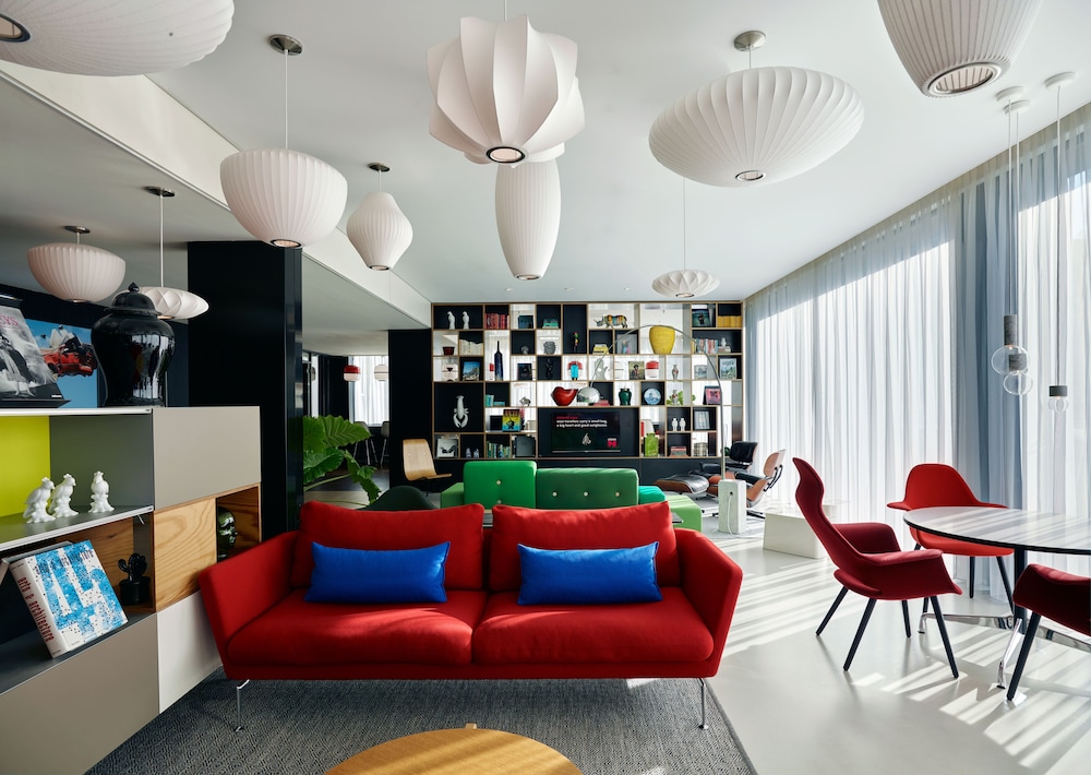 citizenM Amsterdam South Hotel - Featured Image